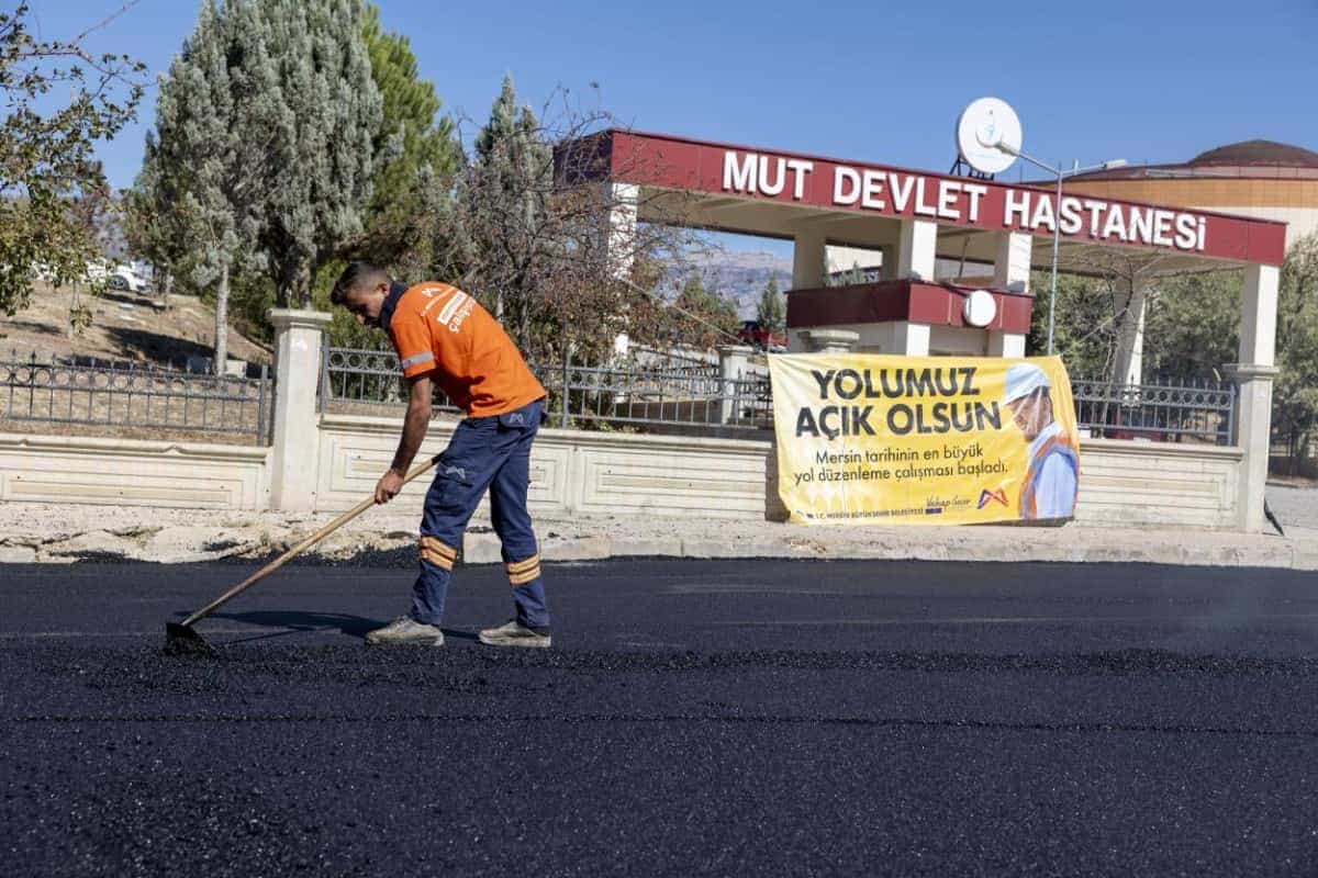 Mut Yolları Büyükşehir İle Daha Konforlu ve Güvenli Hale Geliyor