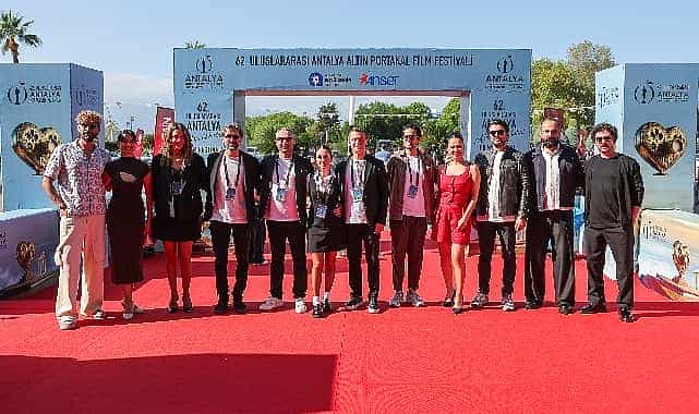 altin portakal yarisinda bugun beyazperdeye hayatta kalma hikayeleri yansidi