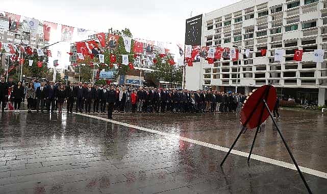 baskan vekili ozdemir celenk sunma torenine katildi