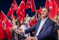 cumhuriyet bir ulkenin kullerinden yeniden dogusunda karanliga meydan okuyusundadir