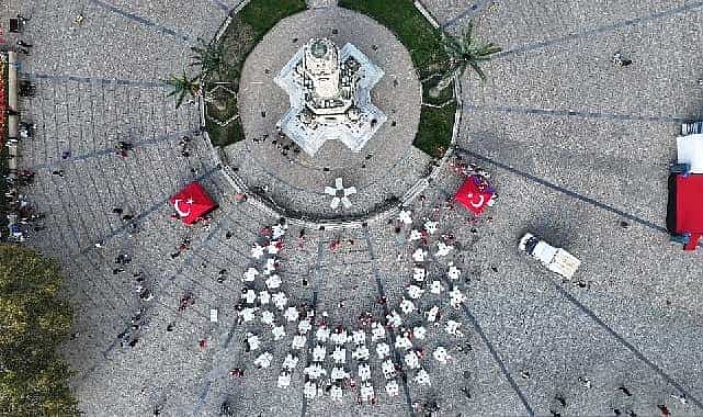 cumhuriyet coskusu izmir zeka oyunlari projesi ile devam ediyor