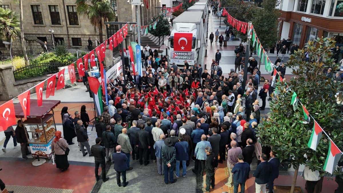 Kardeşlik Tırları Trabzon’dan Gazze’ye Yolculuğa Çıktı