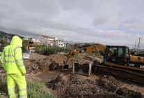 izmir buyuksehir belediyesi ekipleri bergamada asiri yagislarla mucadele ediyor