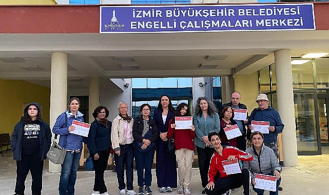 singapurlu art terapistten engelliler ve ailelerine sanatla terapi