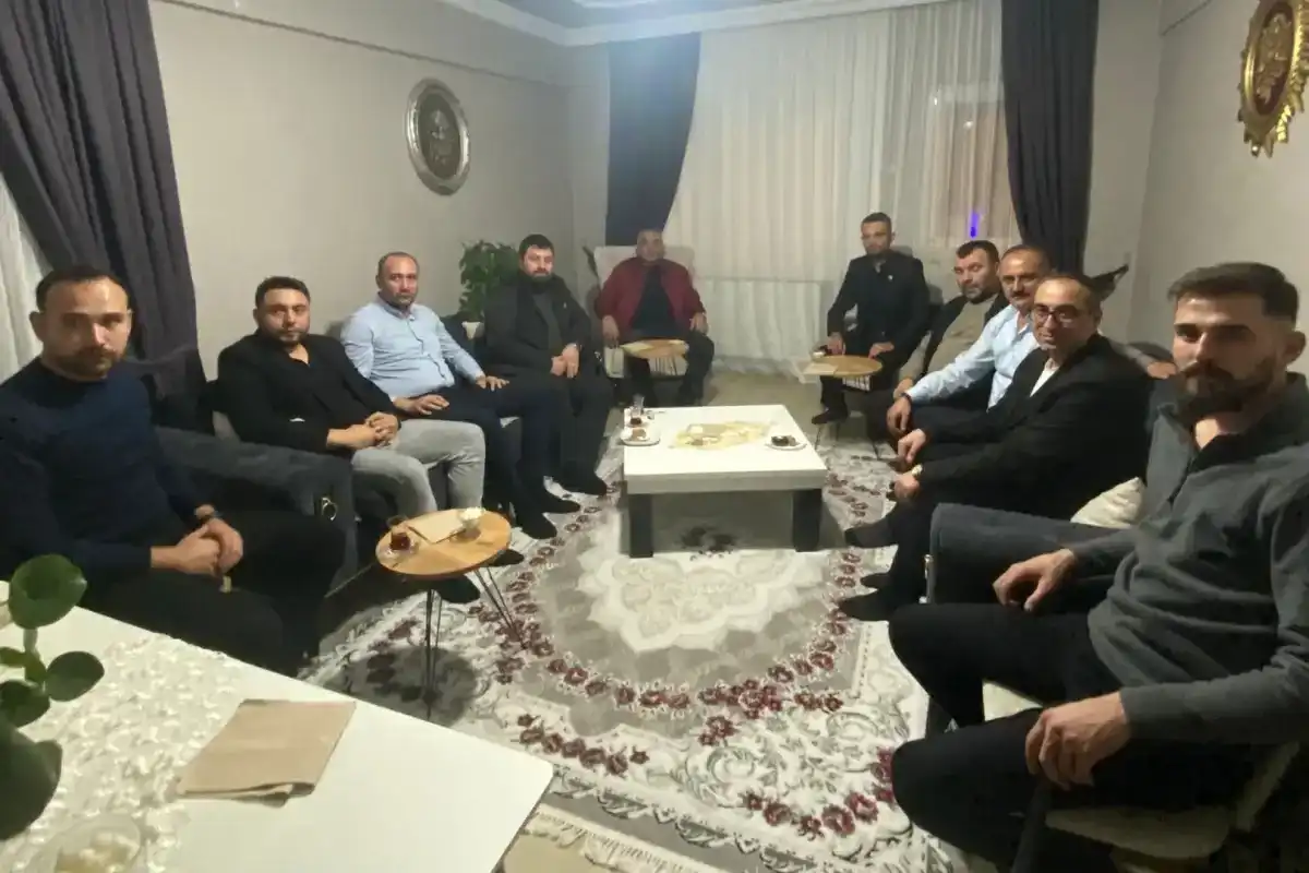 MHP Heyeti Pazaryeri’nde Vatandaşlarla Buluştu 1 MHP Heyeti Pazaryeri’nde Vatandaşlarla Buluştu