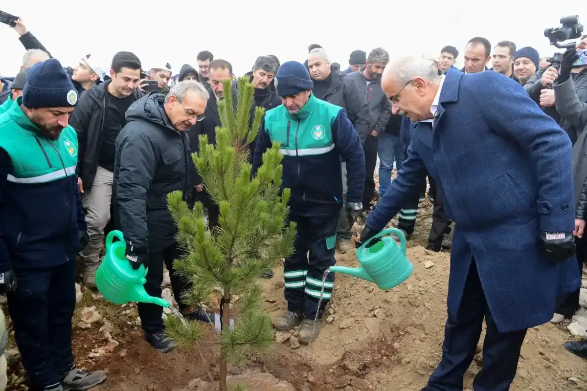 Malatya Beydağı’nda 10 Binin Üzerinde Fidan Toprakla Buluştu