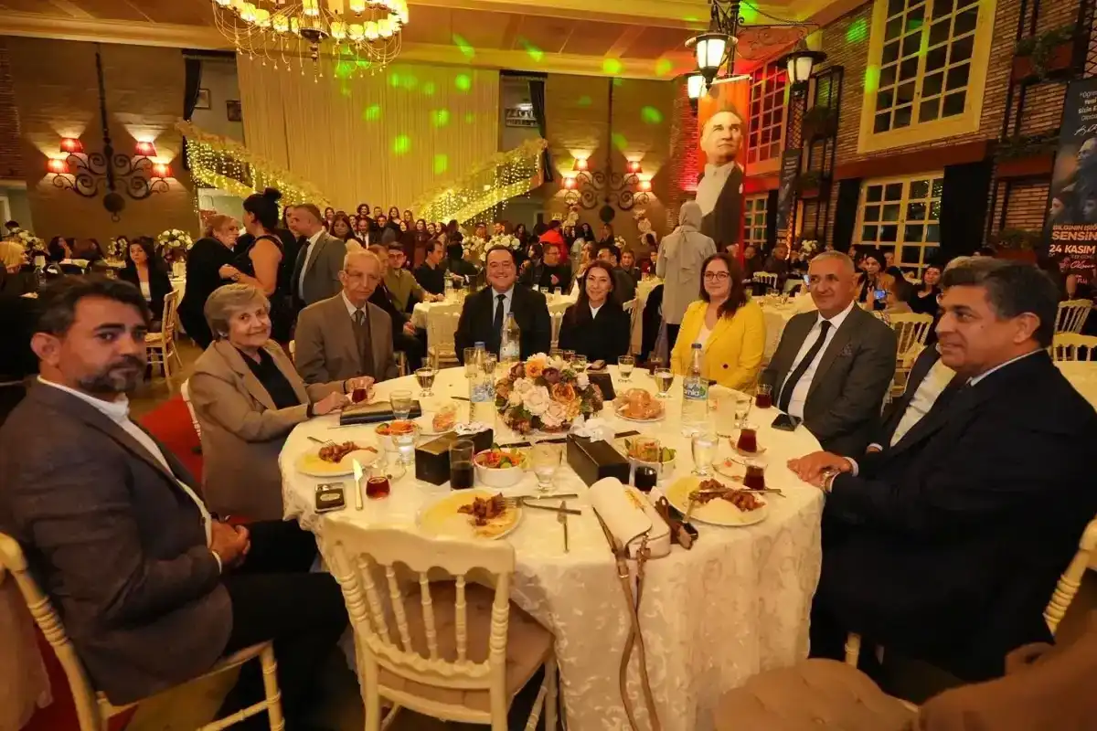 Manisa Büyükşehir’den Öğretmenlere Maaş Artışı ve Ulaşım Desteği