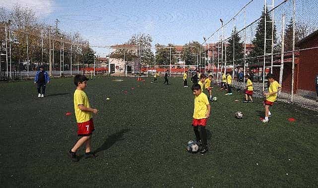 baskan altay 28 ilcemizde kis spor okulumuza katilan 13 bin ogrencimize basarilar diliyorum