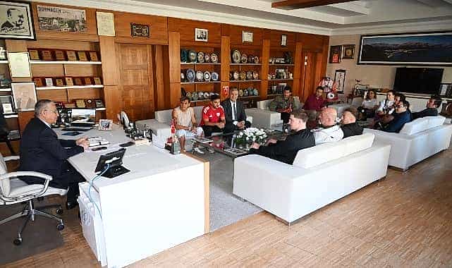 baskan topalogluna antrenor ve sporculardan ziyaret