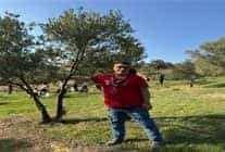 engelli yurttaslar ve yakinlari zeytin hasadinda bulustu