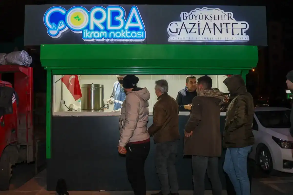 Gaziantep’te 39 noktada kışa özel sıcak çorba ikramı