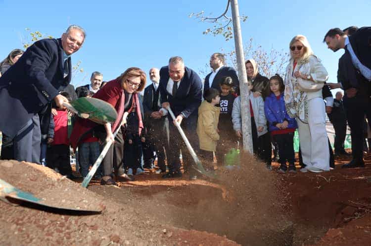 Gaziantep’te Fidanlar YEŞİLANTEP ile Hayat Buluyor