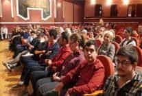 is hayatina hazirlanan norocesitli genclerin mezuniyet sevinci