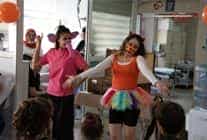 izmir sehir tiyatrolarinin sanat iyilestirir projesi suruyor