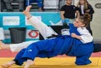 izmirin judoculari yenilgisiz sampiyon