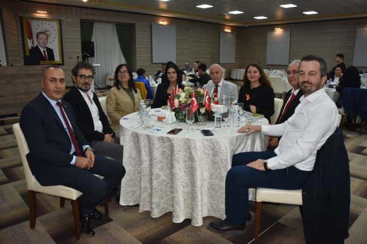 Manisa Şehit Aileleri ve Gaziler Derneği, Yeni Yönetimle Tanışma Yemeğinde Buluştu