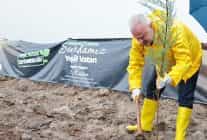 menemende fidanlar yesil vatan icin dikildi