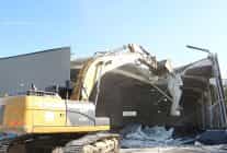 niluferde imara aykiri iki yapi yikildi