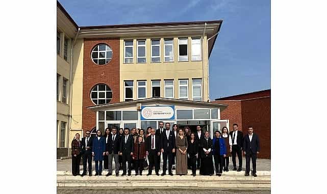 tohum otizm vakfinin her sinif bir tohum projesi ile kastamonudaki ozel egitim sinifi eti mutlu kutunun katkisiyla yenilendi