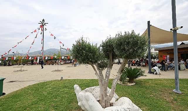 yazar yekta kopan efes tarlasi yasam koyunde okurlariyla bulusuyor