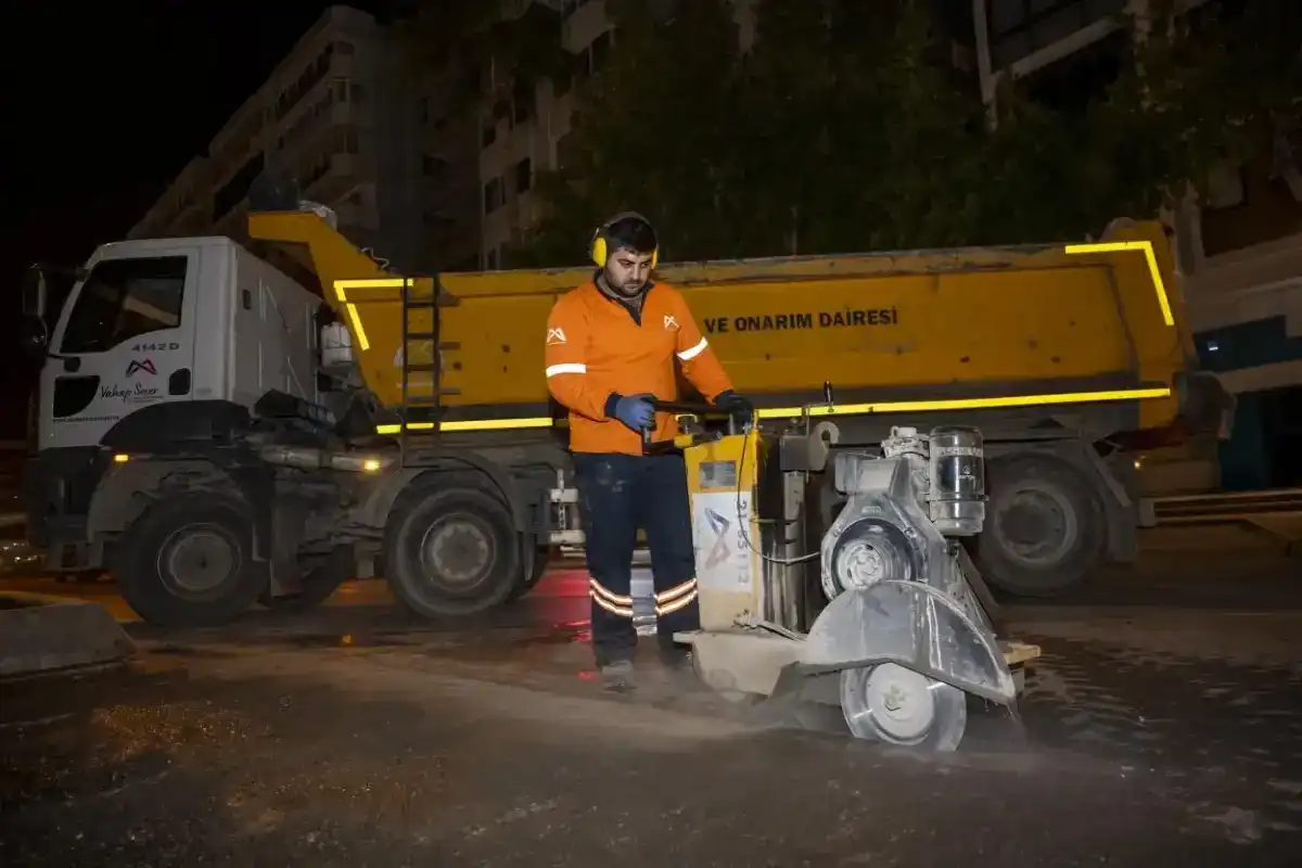 Mersin’de Yol Güvenliği İçin Gece Asfalt Çalışmaları