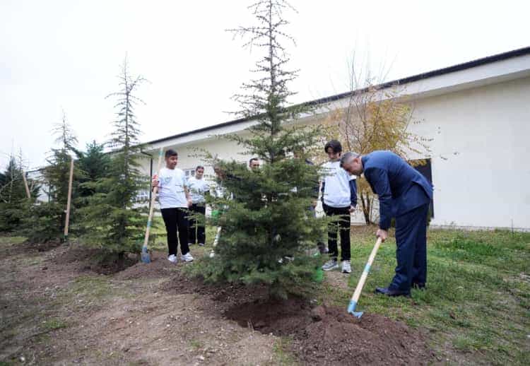 Ankara, 'Köklerden Geleceğe Nefes' Projesiyle Yeşeriyor