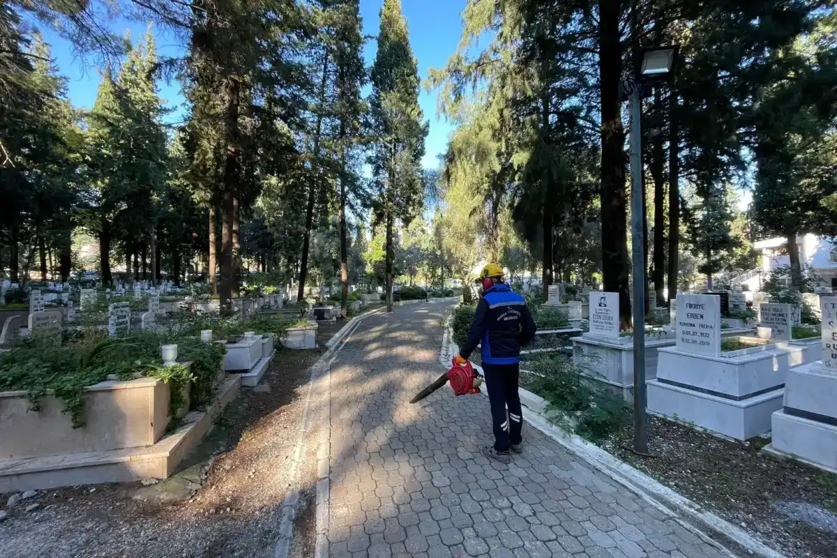 Muğla Büyükşehir’den Mezarlıklarda Kapsamlı Bakım Çalışması