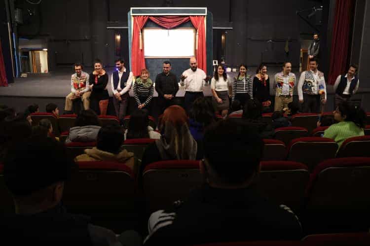 Erzurum’da “Sahneye Renk Geldi” Projesiyle Çocuklar Sanatla Buluştu