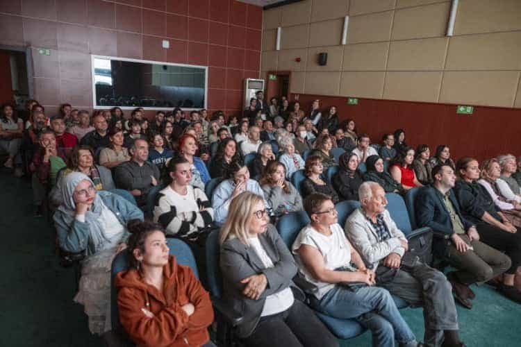 Mersinlilerden “Biz Radyoyu Çok Sevdik” Belgeseline Tam Not