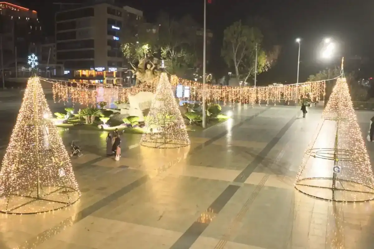 Antalya'da Yeni Yıl Hazırlıkları Başladı