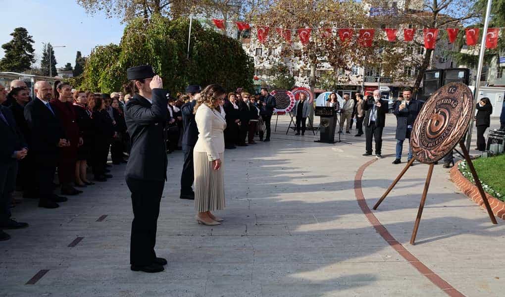 Tekirdağ’da Kadın Haklarının 91. Yılı Çelenk Töreniyle Anıldı