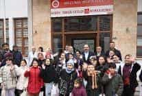 baskan altay cocuklarin sivlilik coskusuna eslik etti