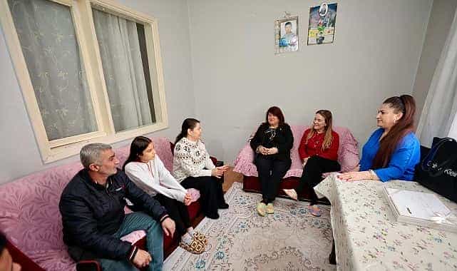 baskan mutlu yeni yil oncesi komsulariyla bulustu