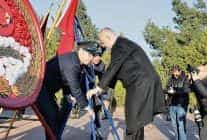 baskan pehlivan menemen sehit kubilay ve silah arkadaslarini bagrina basti