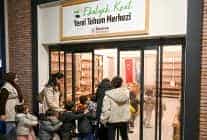 bornovada minik eller topraga dokunus