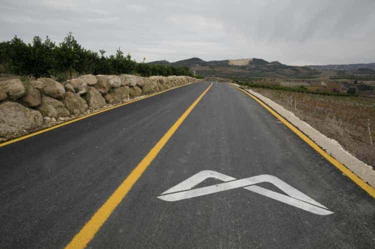 Yol ve Asfalt Çalışmaları Mersin’in Dört Bir Yanında Devam Ediyor