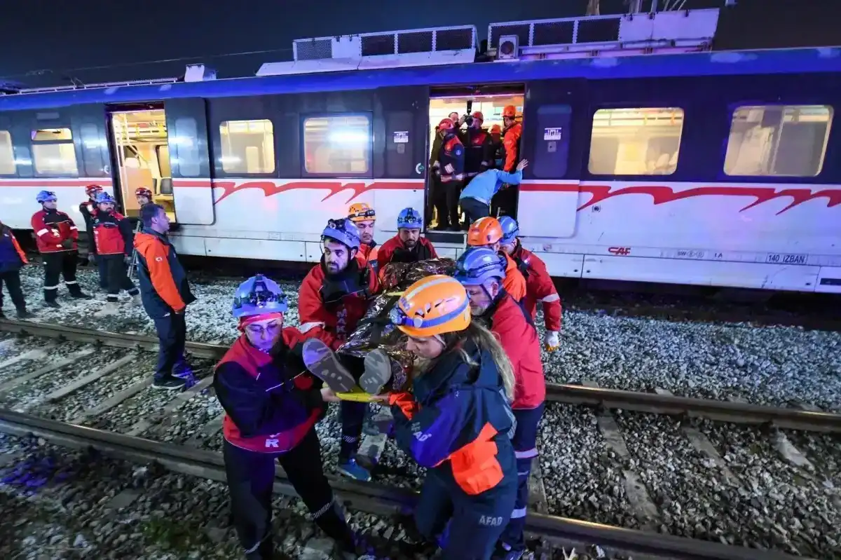 İZBAN İstasyonu’nda Deprem Senaryosu Sahada Uygulandı