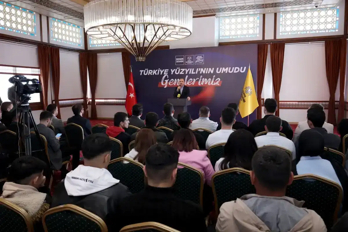 Başkan Altay, Konya'da Gençlerle Buluştu