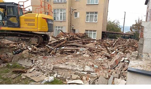 golcuk riskli yapilardan arindiriliyor