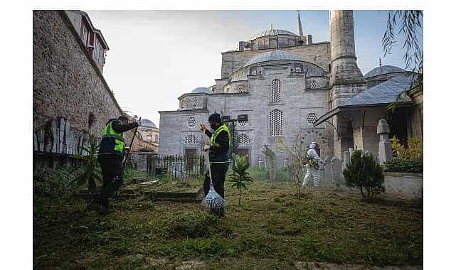 ibb tarihi camileri titizlikle temizliyor