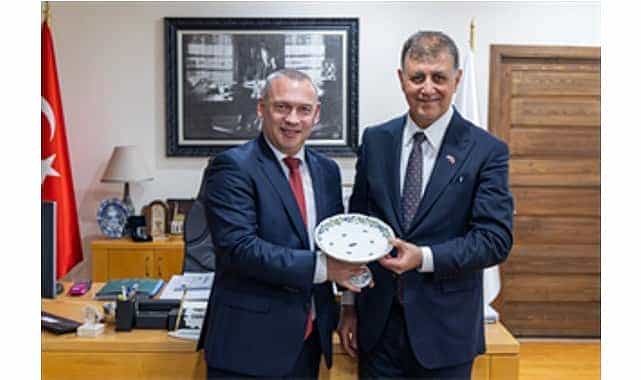 izmir macaristan hattinda kardes kent iliskisinin temelleri atildi