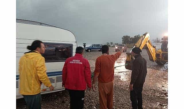 karavanlarinda mahsur kalan turistler kurtarildi