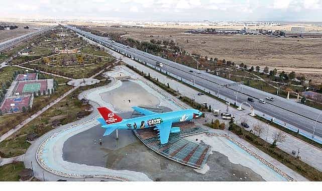 konya buyuksehir sehre gelenleri gazze mesajiyla karsiliyor