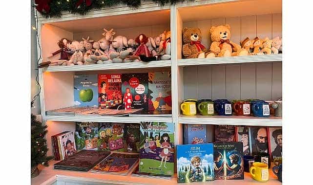 testeryounun cocuklara teknolojiyi sevdiren kitaplari istanbul oyuncak muzesinde satista