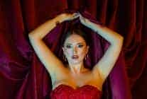 yerli ve milli adele feyruz baris sahnede firtina gibi