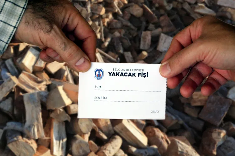 Efes Selçuk’ta Kış Desteği: Ailelere Yakacak Fişi