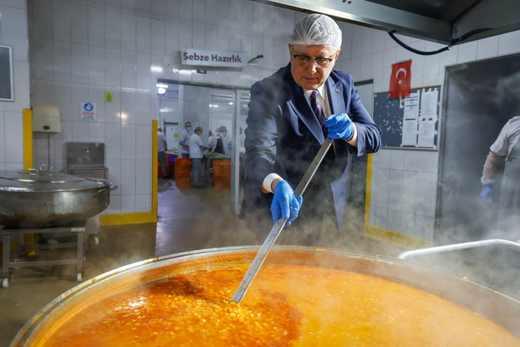 İzmir Büyükşehir’den 400 milyon liralık sosyal destek