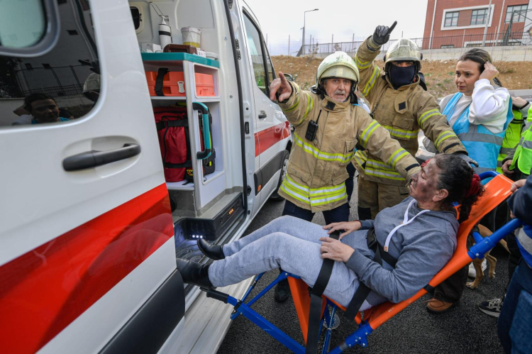 İzmir’de Engelliler İçin Deprem ve Yangın Tatbikatı Düzenlendi