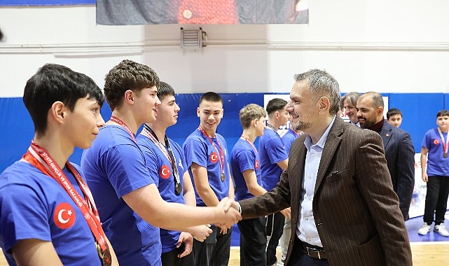 Başkan Vekili Akın’dan genç sporculara tam destek 1 baskan vekili akindan genc sporculara tam destek
