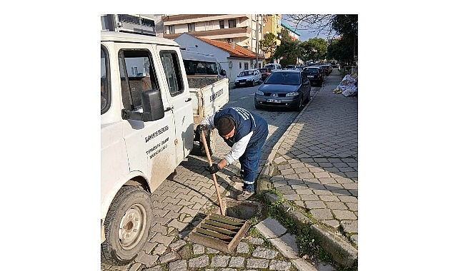 burhaniye belediyesi ekipleri yogun yagis riskine karsi sahada